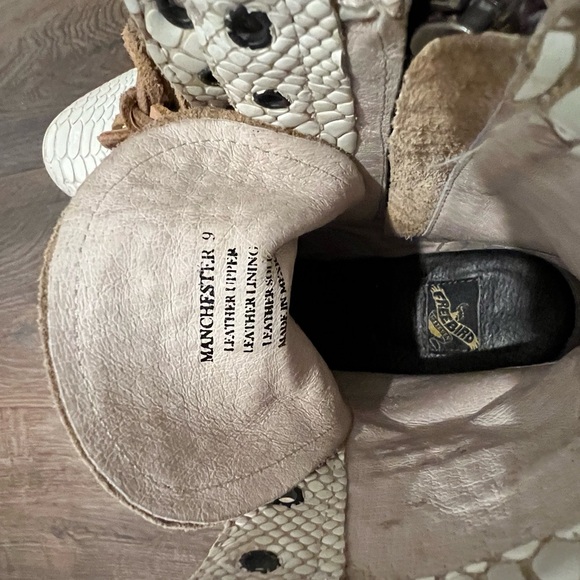 Cream Textured Women's Boots - Picture 7 of 11